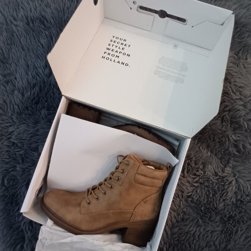 B-52 by BullBoxer Size 10 US Women's Fawn Ankle Lace-Up/Side Zip Boots